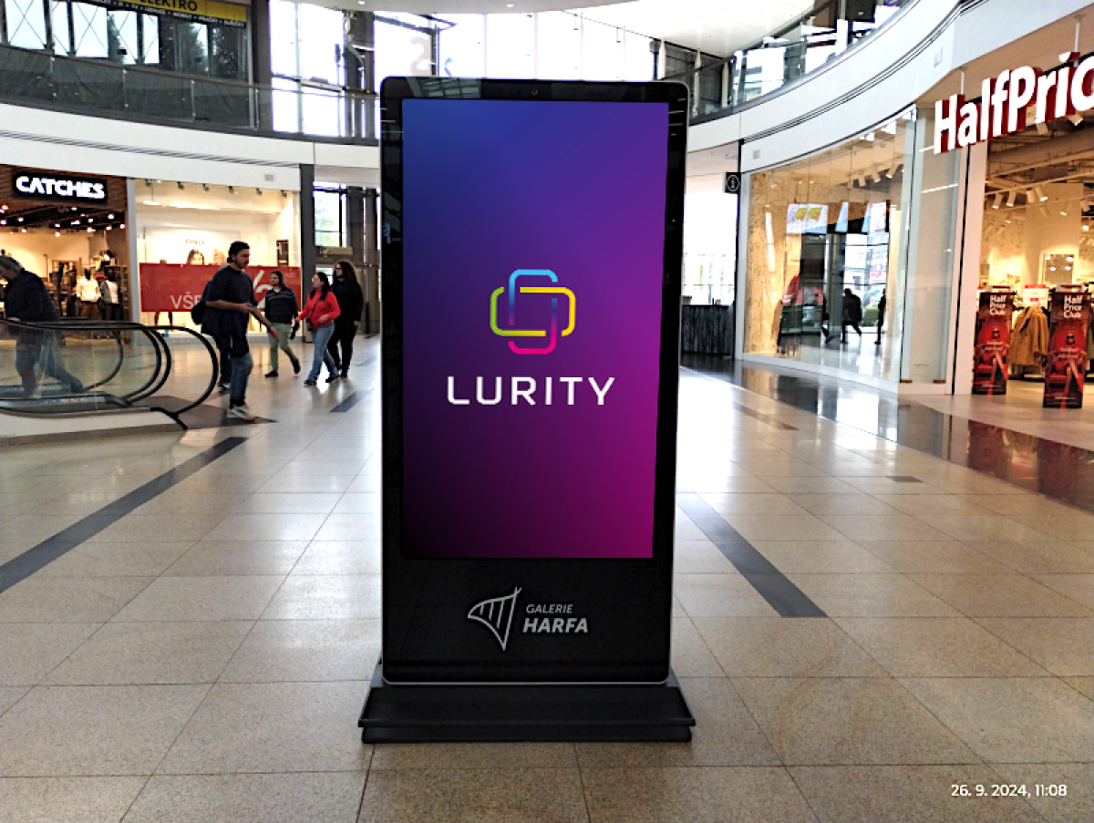 S11 — DOOH obrazovka v Galerie Harfa vertikal A, Praha