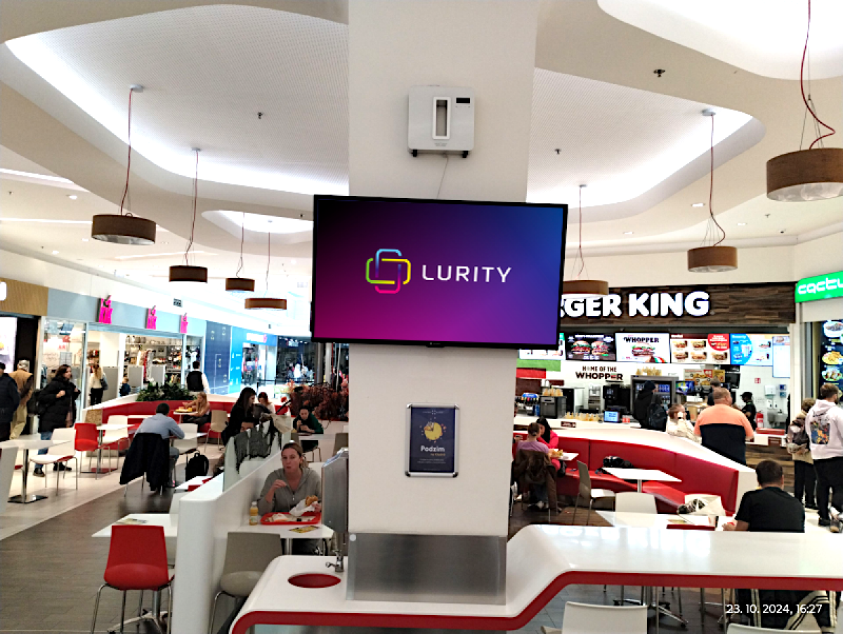 OC Central Kladno TV KFC — DOOH-Bildschirm in Central Kladno, Kladno