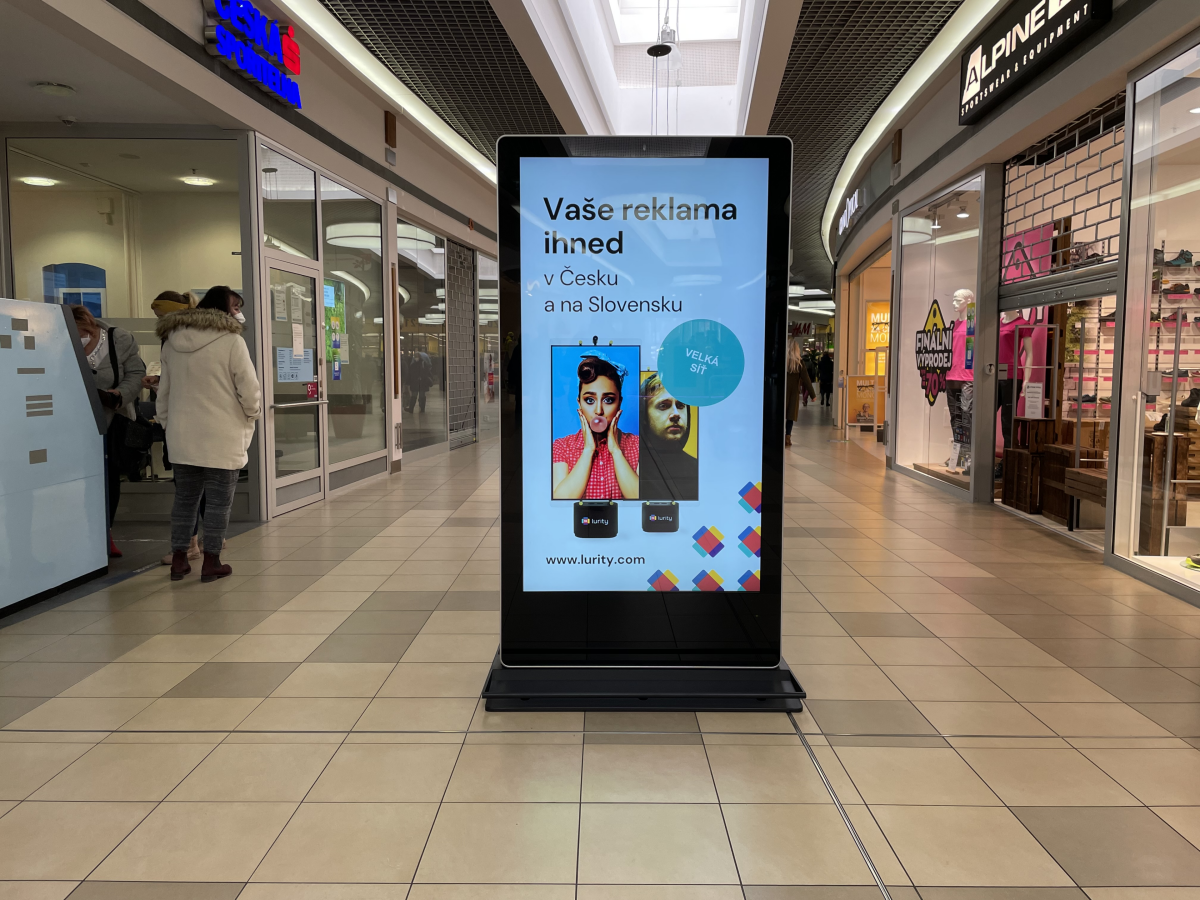 OC Varyáda - DM B11 — DOOH-Bildschirm in Obchodní Centrum Varyáda, Karlovy Vary