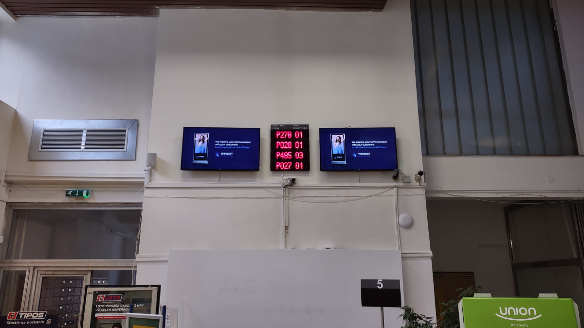Pošta 4 Bratislava Karloveská B — DOOH screen at Posta 4 Bratislava, Bratislava