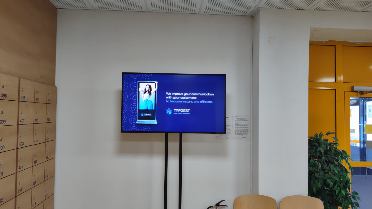 Pošta 3 Bratislava - B — DOOH screen at Pošta 3 Bratislava, Bratislava