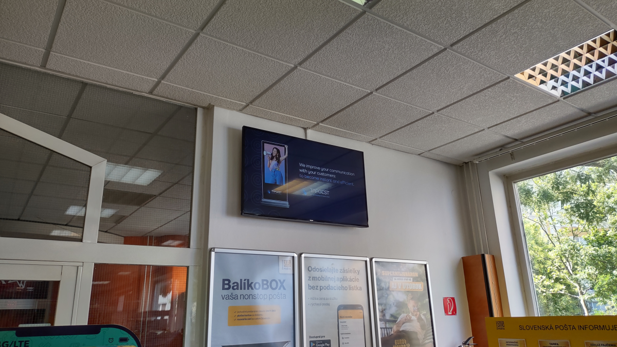 Pošta 1 Komárno B — DOOH screen at Posta 1 Komarno, Komárno