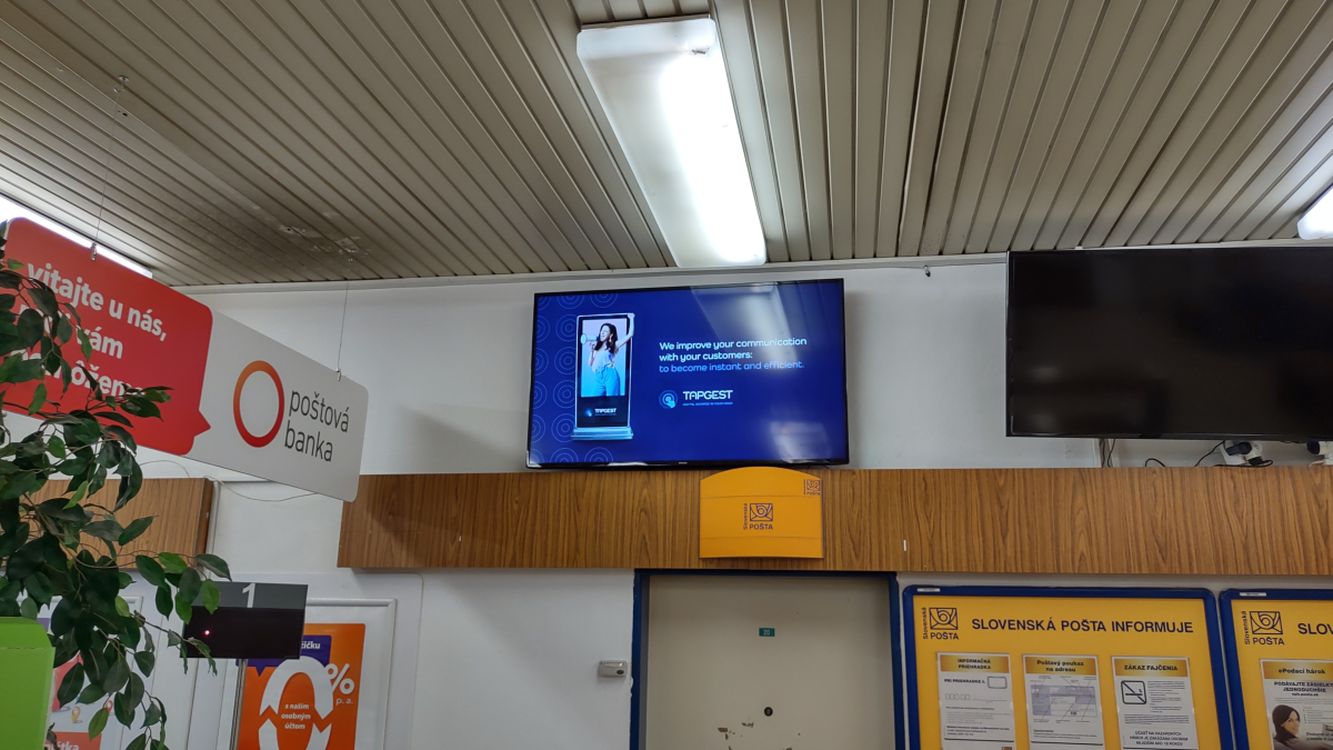 Pošta 55 Bratislava 1B — DOOH obrazovka v Posta 55 Bratislava, Bratislava