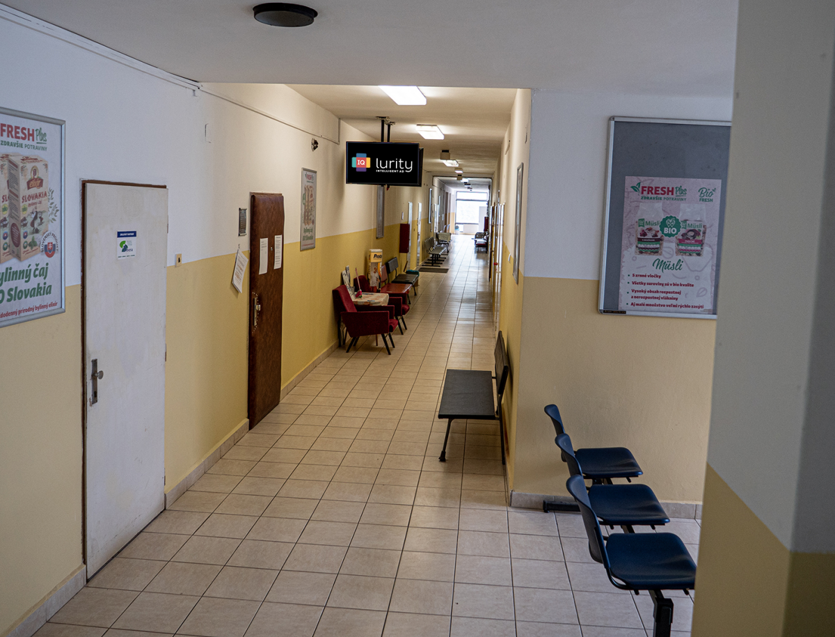 M36, Zdrav. zar., Rastislavova 53, KE — DOOH screen at Poliklinika Juh, Košice