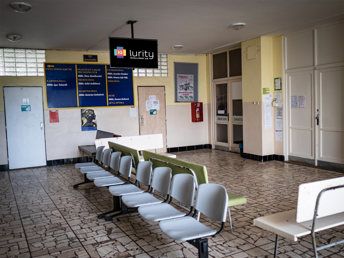 M31, Zdrav. zar. Komenského 37/A, KE — DOOH screen at Poliklinika Sever, Košice