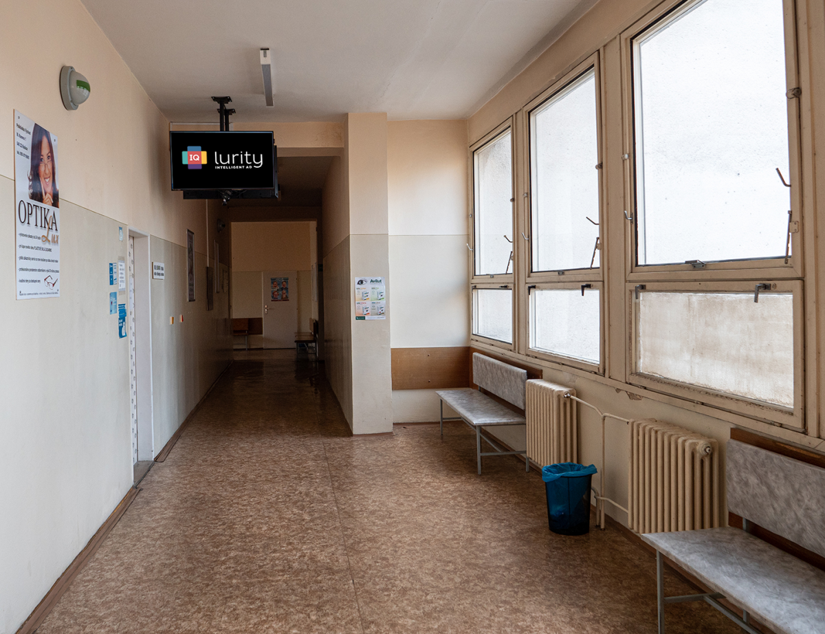 M29 - Zdrav. zar. Maršala Koneva 1, KE — DOOH screen at Poliklinika Východ, Košice