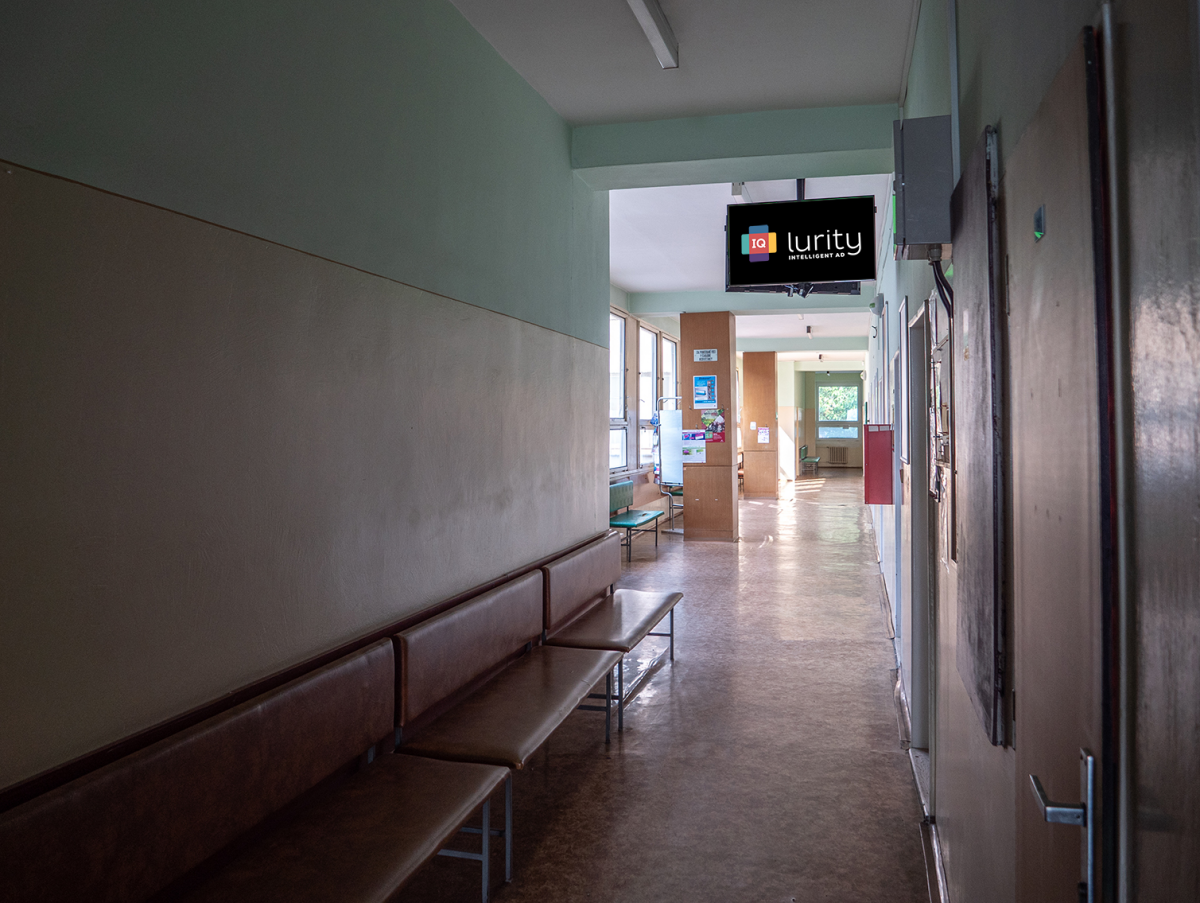 M4 - Zdrav. zar. Maršala Koneva 1, KE — DOOH screen at Poliklinika Východ, Košice