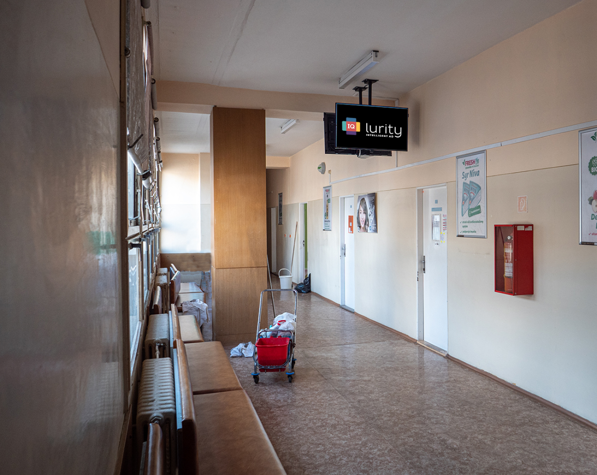 M6 - Zdrav. zar. Maršala Koneva 1, KE — DOOH screen at Poliklinika Východ, Košice