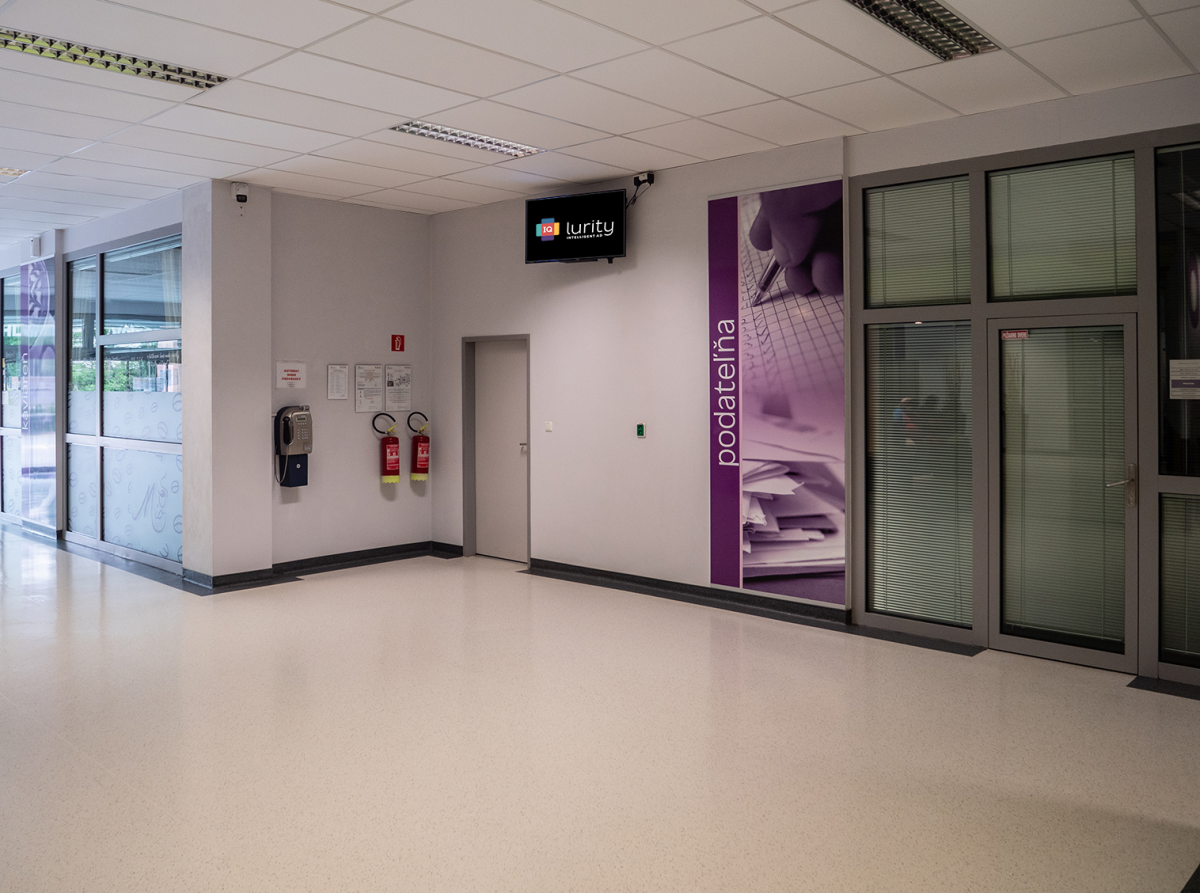 M39 - Zdrav. zar. Vúsch, Ondavská 8, KE — DOOH screen at VÚSCH, Košice