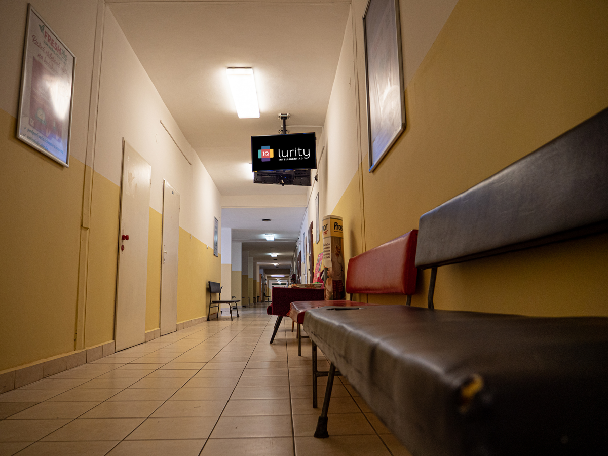 M37, Zdrav. zar., Rastislavova 53, KE — DOOH screen at Poliklinika Juh, Košice