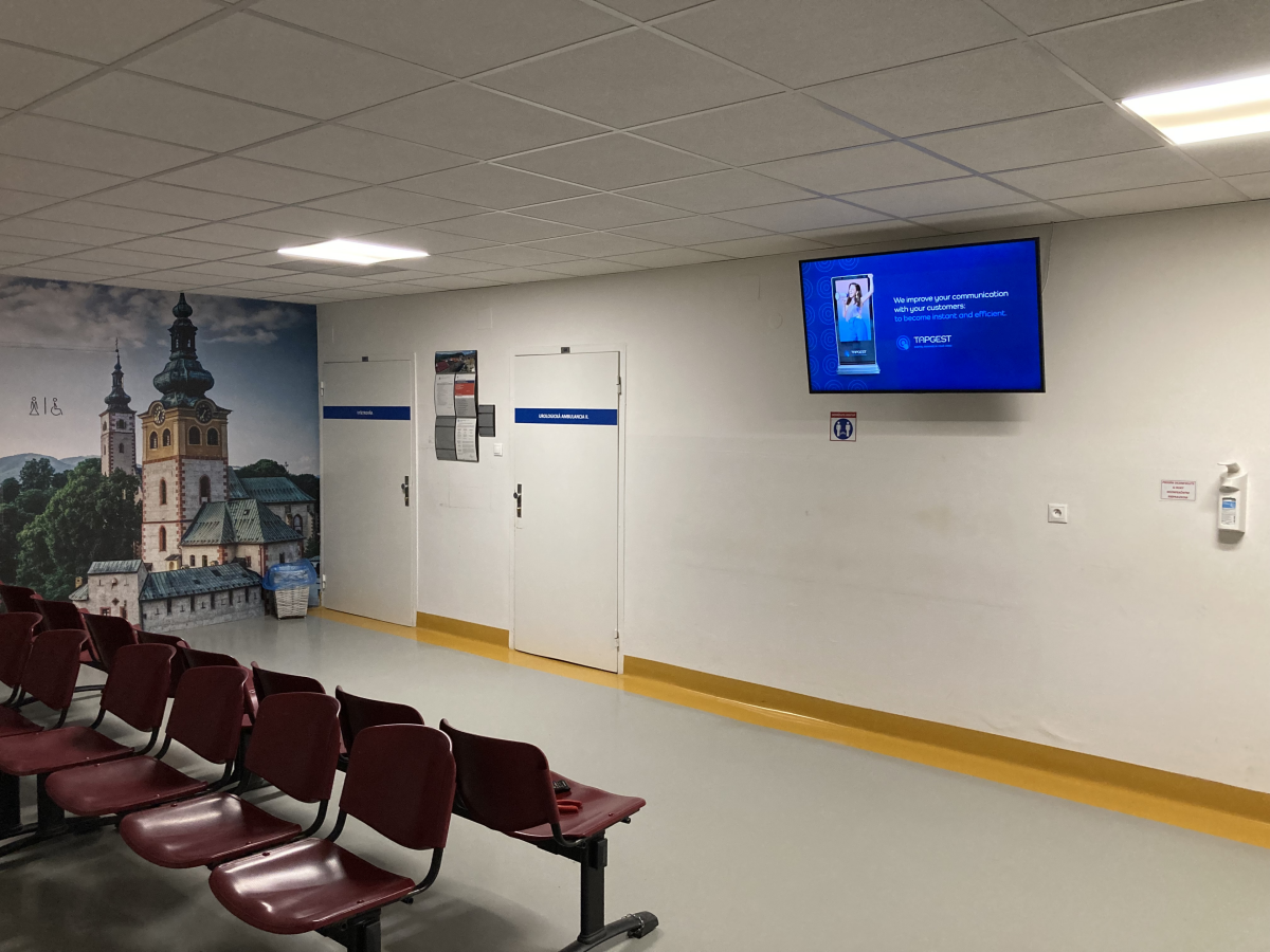 17 Urologicka ambulancia prizemie — DOOH screen at Fakultná nemocnica s poliklinikou F. D. Roosevelta Banská Bystrica, Banská Bystrica