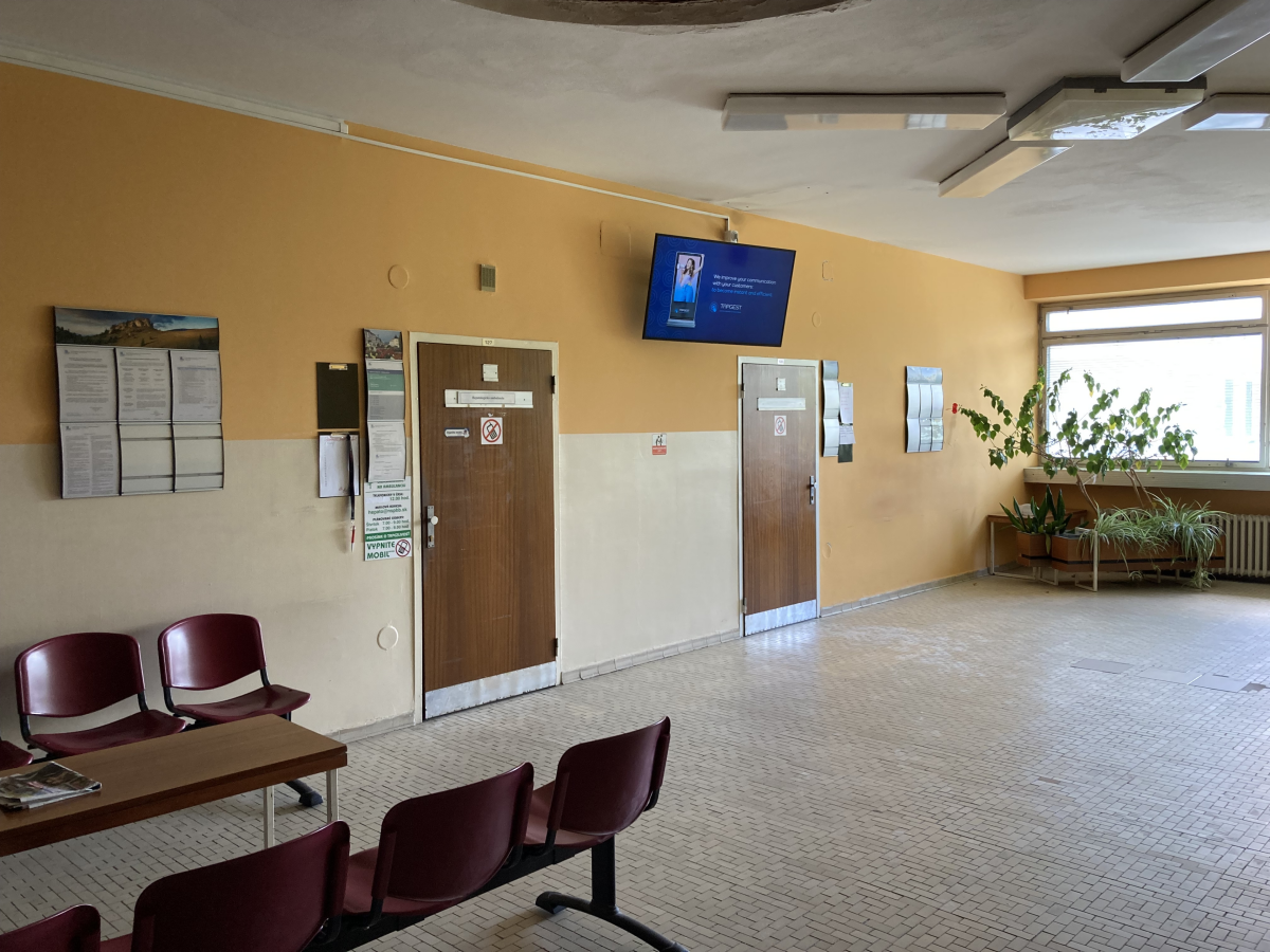 24 Hepatologicka ambulancia 1.p — DOOH screen at Fakultná nemocnica s poliklinikou F. D. Roosevelta Banská Bystrica, Banská Bystrica