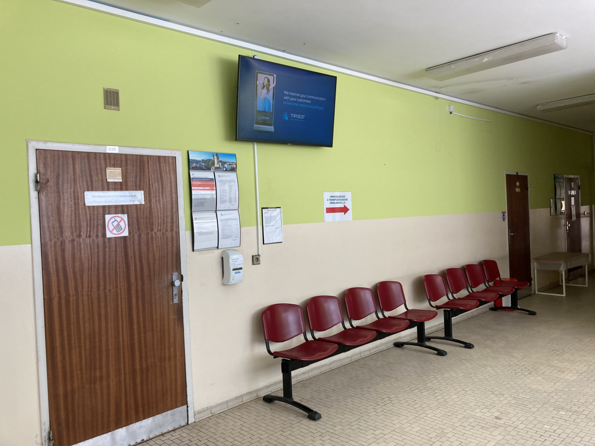 27 Dermatoverologicka ambulancia 2.p — DOOH screen at Fakultná nemocnica s poliklinikou F. D. Roosevelta Banská Bystrica, Banská Bystrica