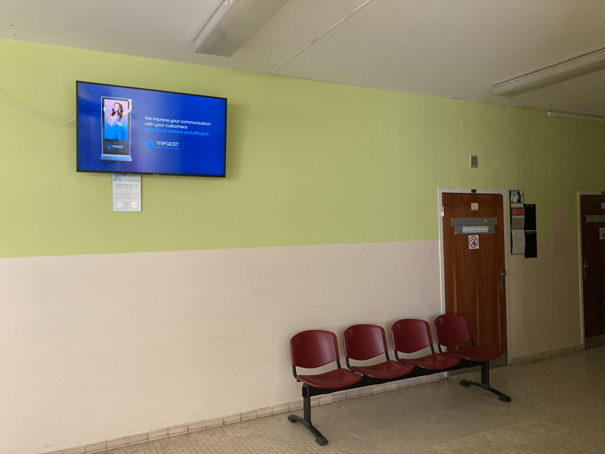 29 Gynekologicko porodnicka ambulancia 2.p — DOOH screen at Fakultná nemocnica s poliklinikou F. D. Roosevelta Banská Bystrica, Banská Bystrica