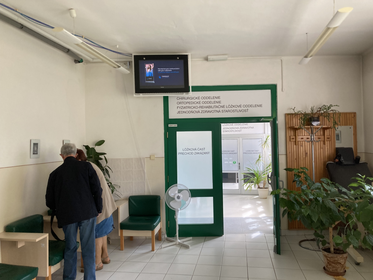 41 Kardiologicka ambulancia 1.p — DOOH screen at Železničná nemocnica s poliklinikou Košice, Košice