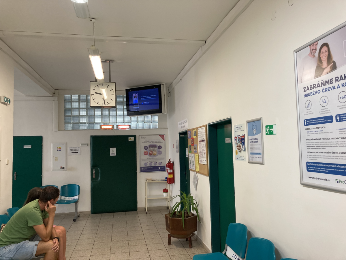 44 Gastroenterologicka ambulancia 1.p — DOOH screen at Železničná nemocnica s poliklinikou Košice, Košice