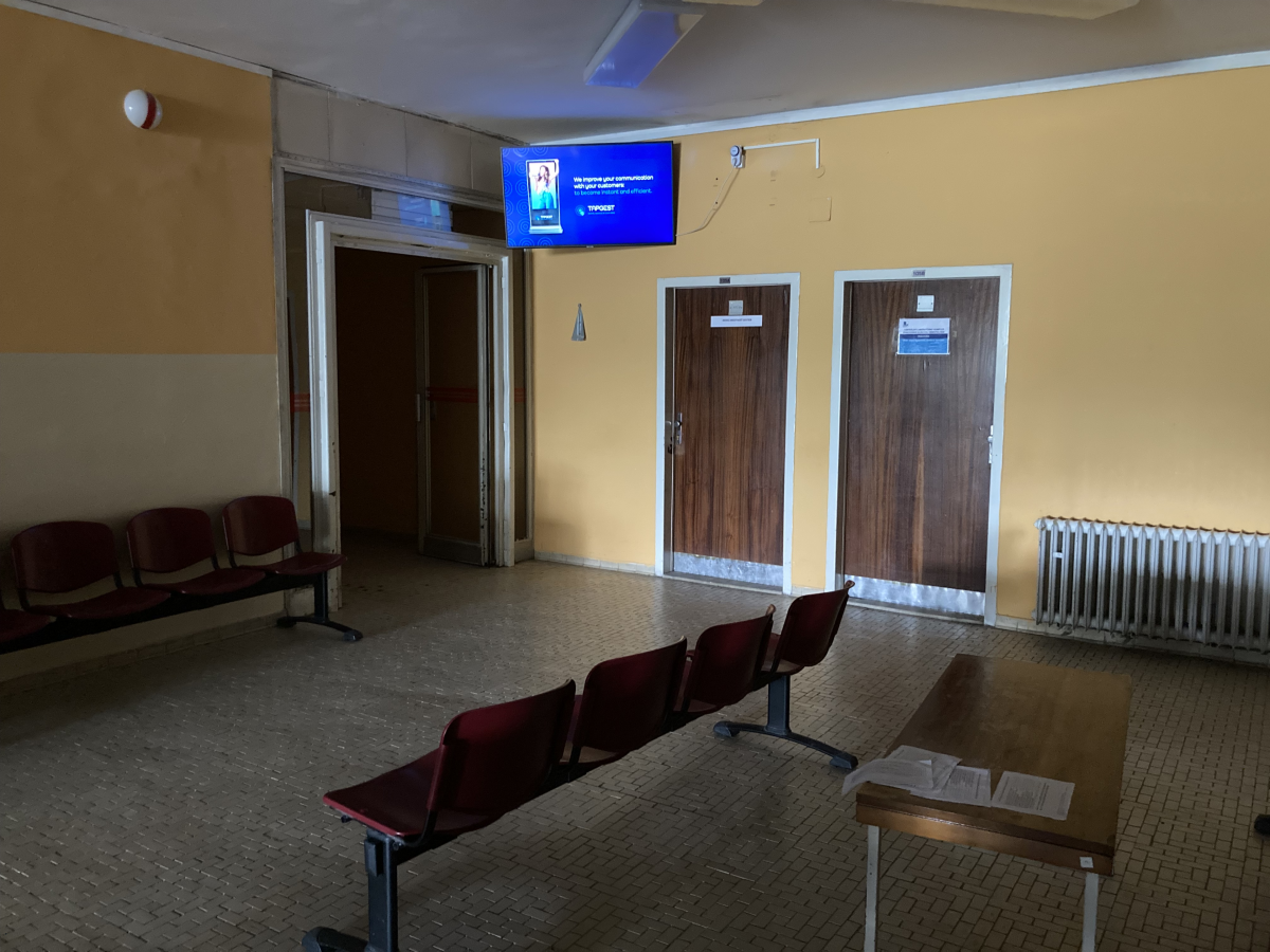 23 Chirurgicka ambulancia - endoskopicke pracovisko 1.p — DOOH screen at Fakultná nemocnica s poliklinikou F. D. Roosevelta Banská Bystrica, Banská Bystrica