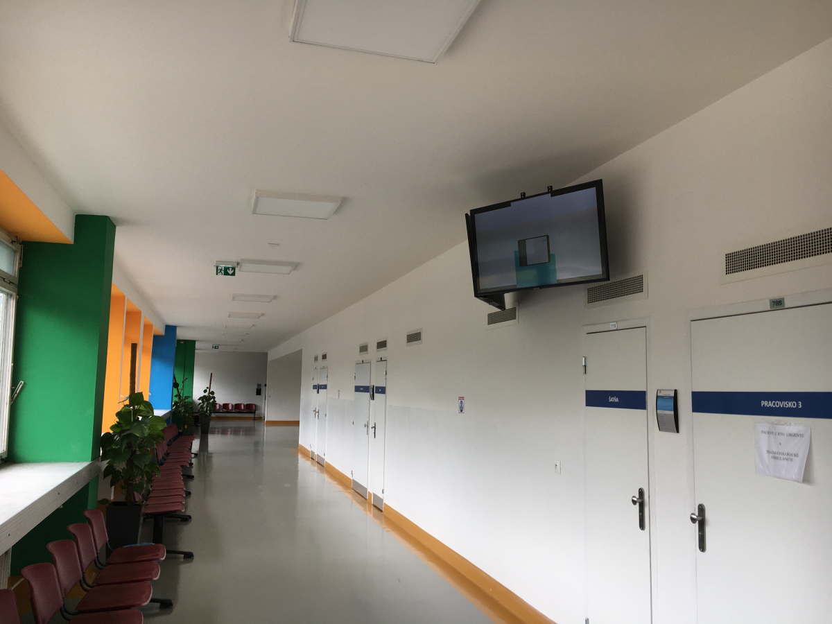19 Radiologicka ambulancia prizemie — DOOH screen at Fakultná nemocnica s poliklinikou F. D. Roosevelta Banská Bystrica, Banská Bystrica
