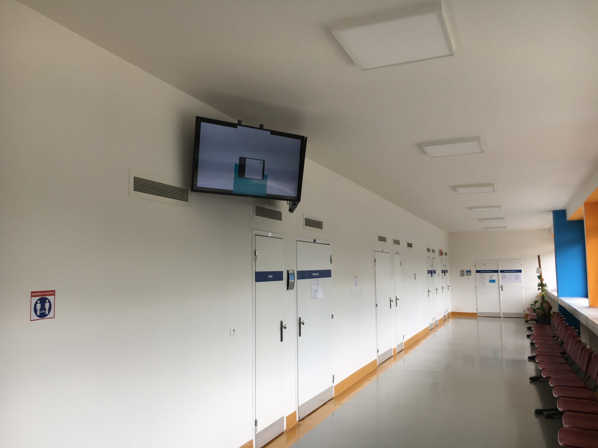 20 Sonograficka ambulancia prizemie — DOOH screen at Fakultná nemocnica s poliklinikou F. D. Roosevelta Banská Bystrica, Banská Bystrica