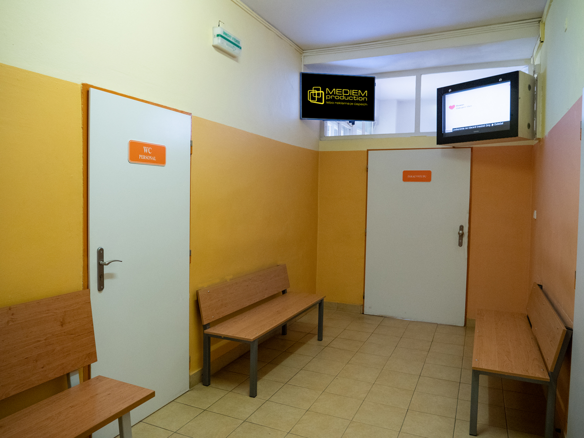 M63 - Ortop. pavilón, Nemocnica sv. Reimana, ul. Jána Hollého 14, PO — DOOH screen at Fakultná nemocnica J.A. Reimana, Prešov