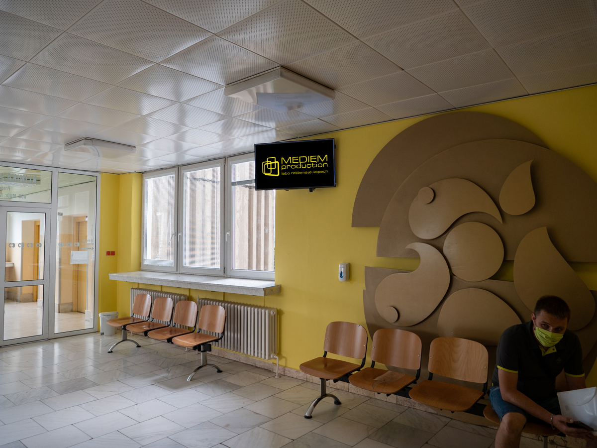 M59 - urologické oddelenie, Nemocnica sv. Reimana, ul. Jána Hollého 14, PO — DOOH screen at Fakultná nemocnica J.A. Reimana, Prešov