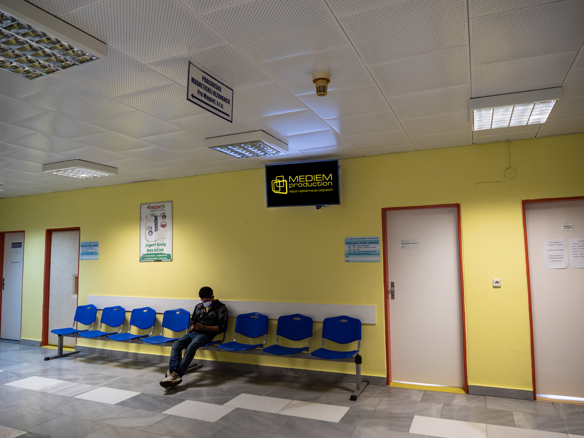 M54 - Anesteziológia, Pracovná zdrav. služba - Nemocnica sv. Reimana, ul. Jána Hollého 14, PO — DOOH screen at Fakultná nemocnica J.A. Reimana, Prešov