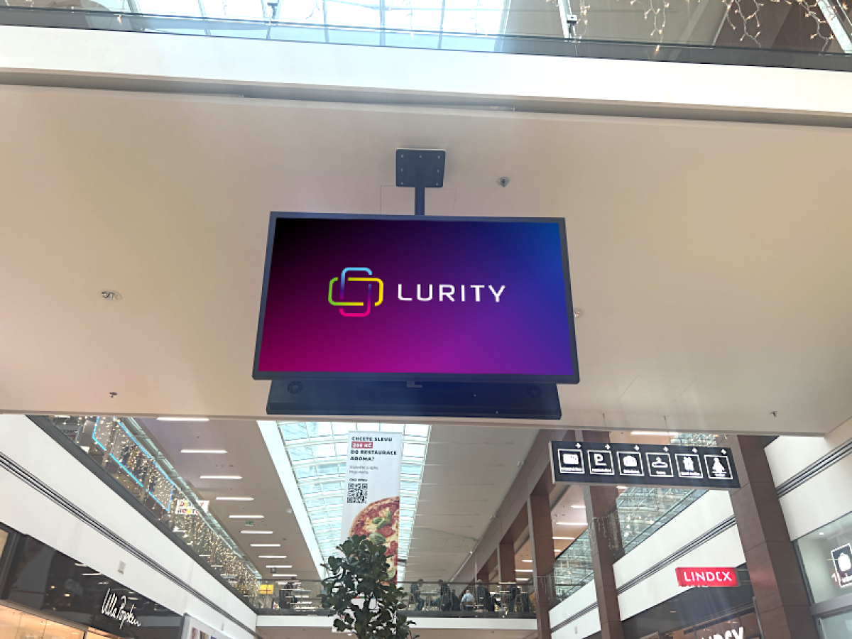 TV3 Pravá chodba, Lindex, Ulla Popken, Pepe jeans — DOOH screen at Galerie Harfa horizontal, Praha