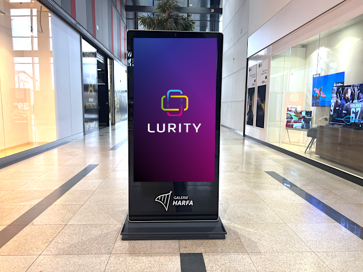 S13 1 patro východ LG — DOOH screen at Galerie Harfa vertikal B, Praha