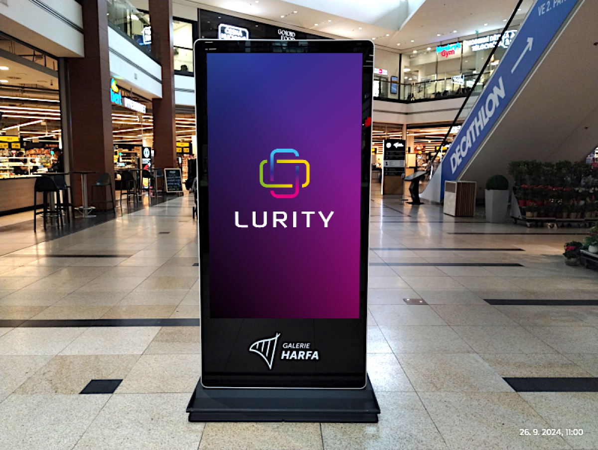S6 — DOOH obrazovka v Galerie Harfa vertikal A, Praha