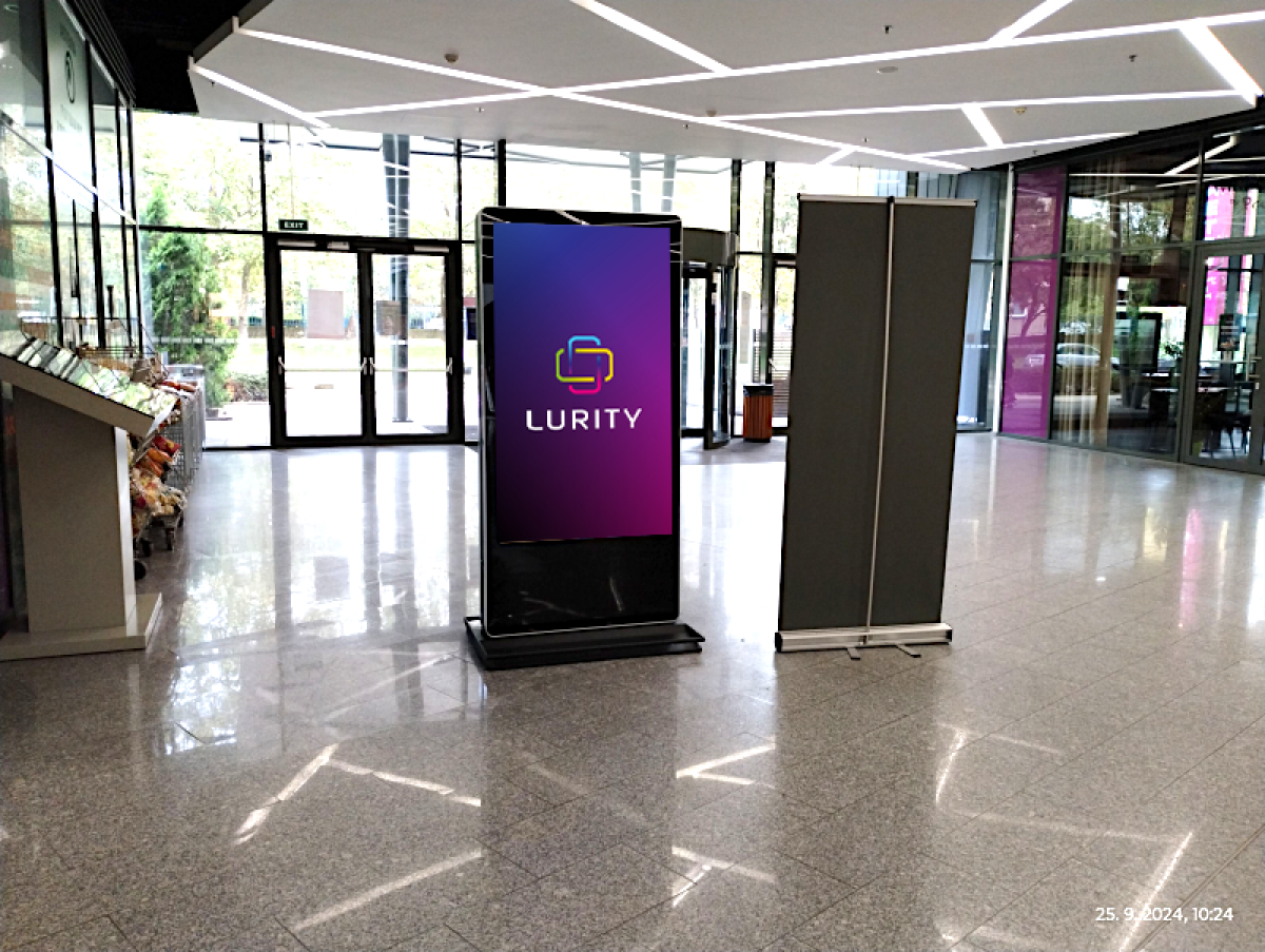 OC Retro Bratislava 1B — DOOH-Bildschirm in OC Retro, Bratislava