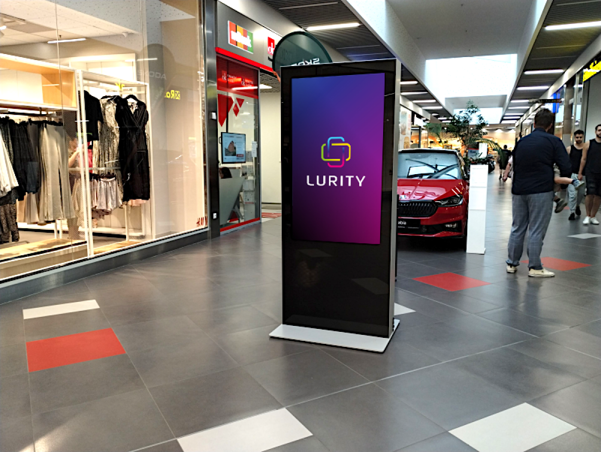 OC Fryda 2A Raiffeiserbank — DOOH-Bildschirm in OC Frýda, Frýdek-Místek