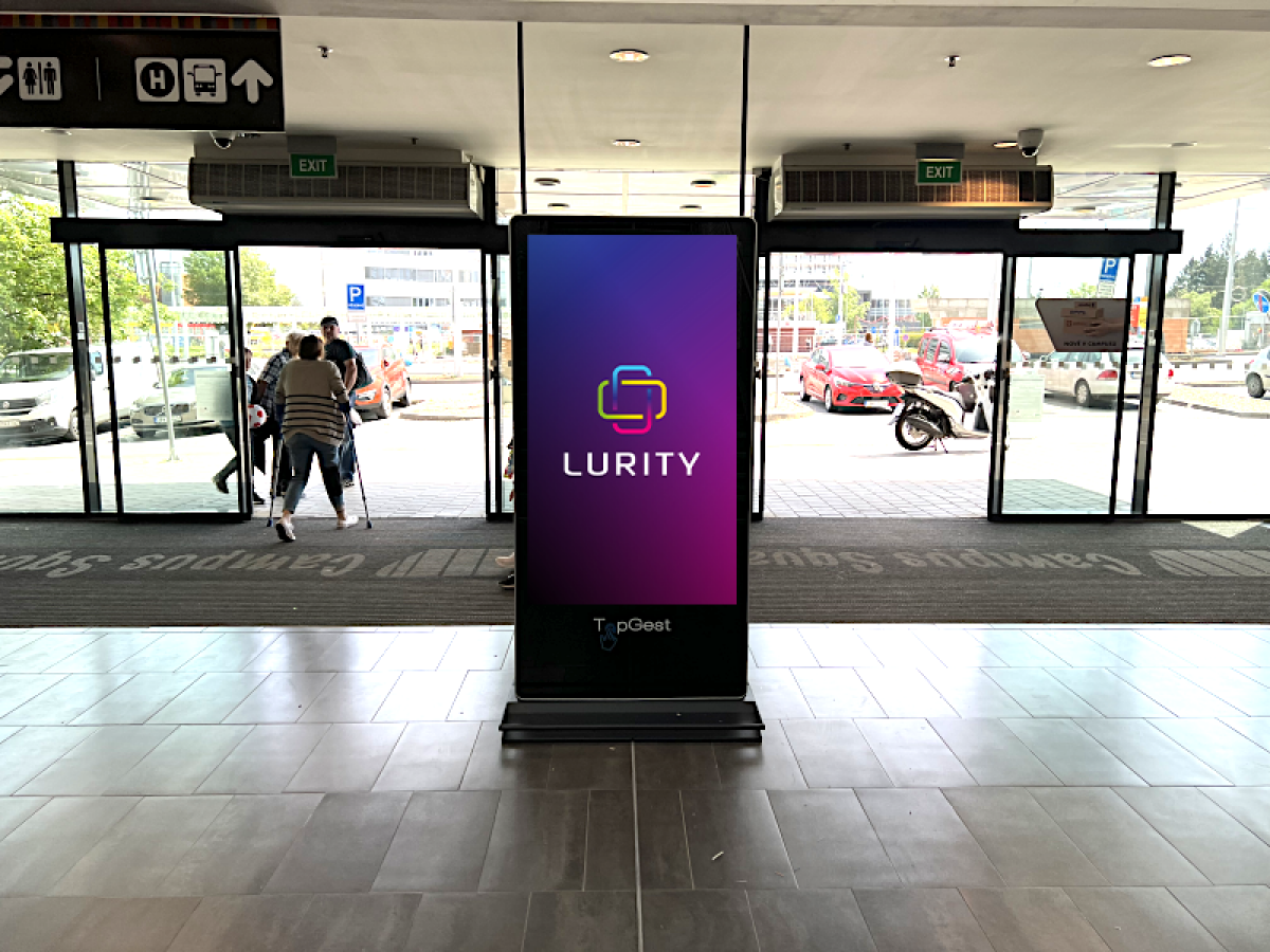 Campus foodcourt schodiště — DOOH screen at Campus Square, Brno