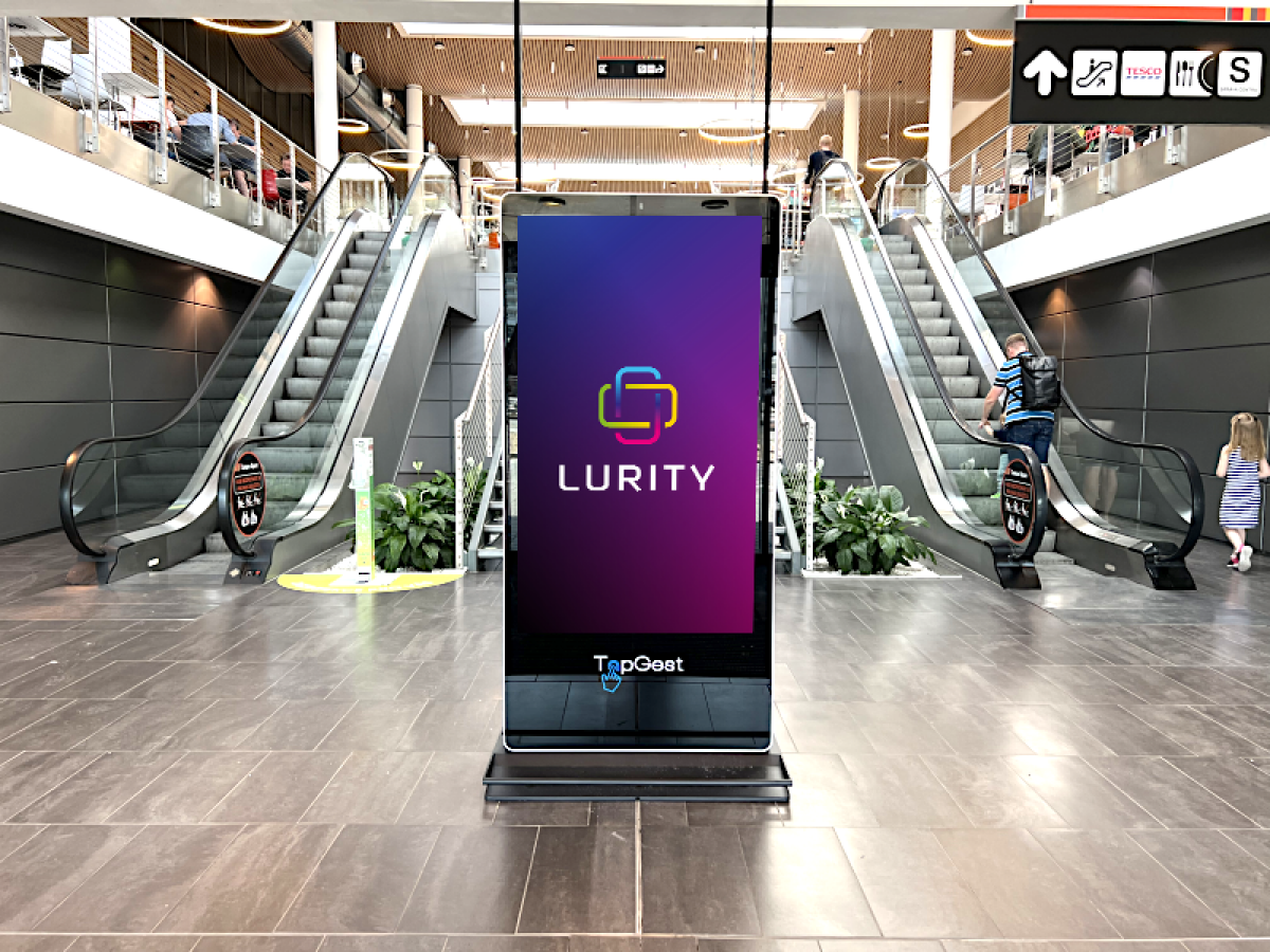 Campus foodcourt vchod — DOOH screen at Campus Square, Brno