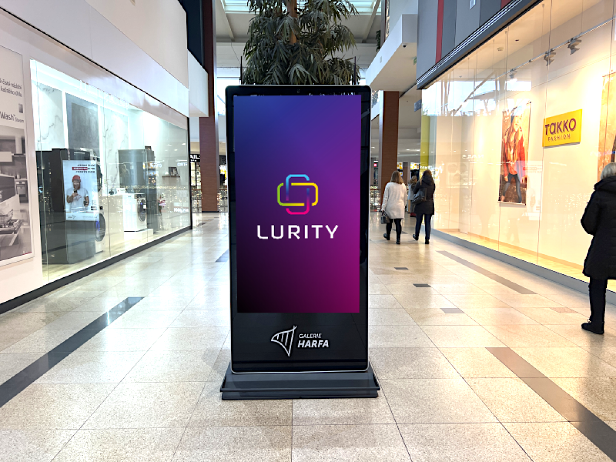S14 1 patro vchod Costa — DOOH obrazovka v Galerie Harfa vertikal A, Praha