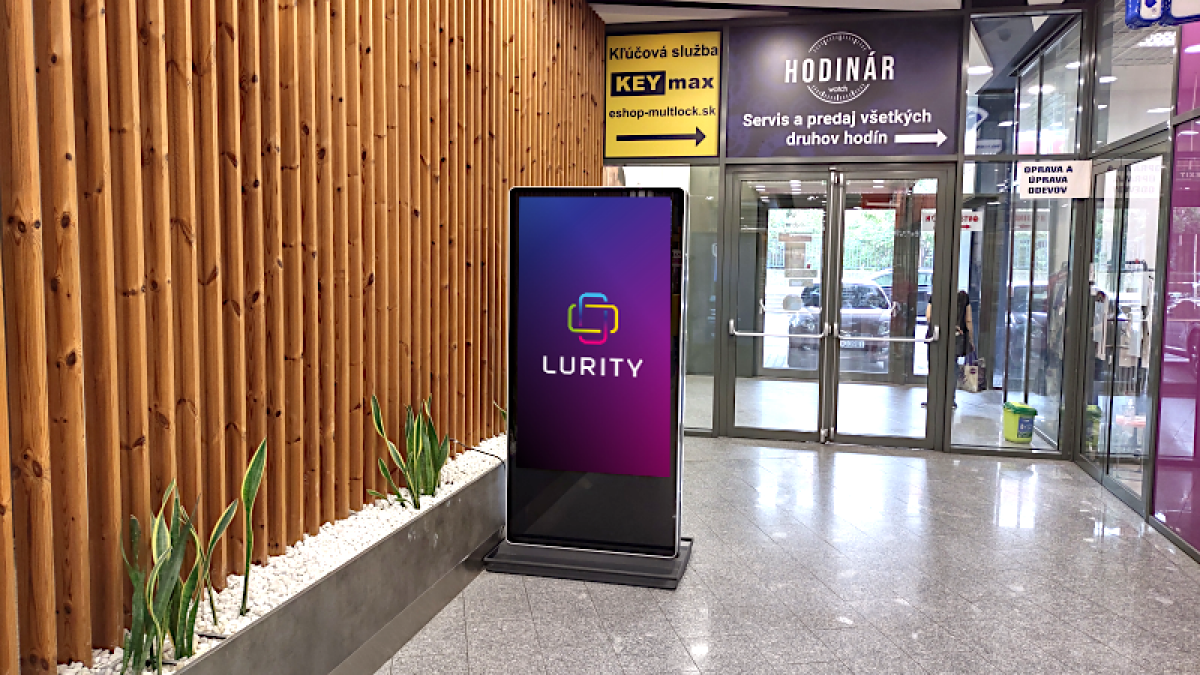 OC Retro Bratislava 2B — DOOH-Bildschirm in OC Retro, Bratislava