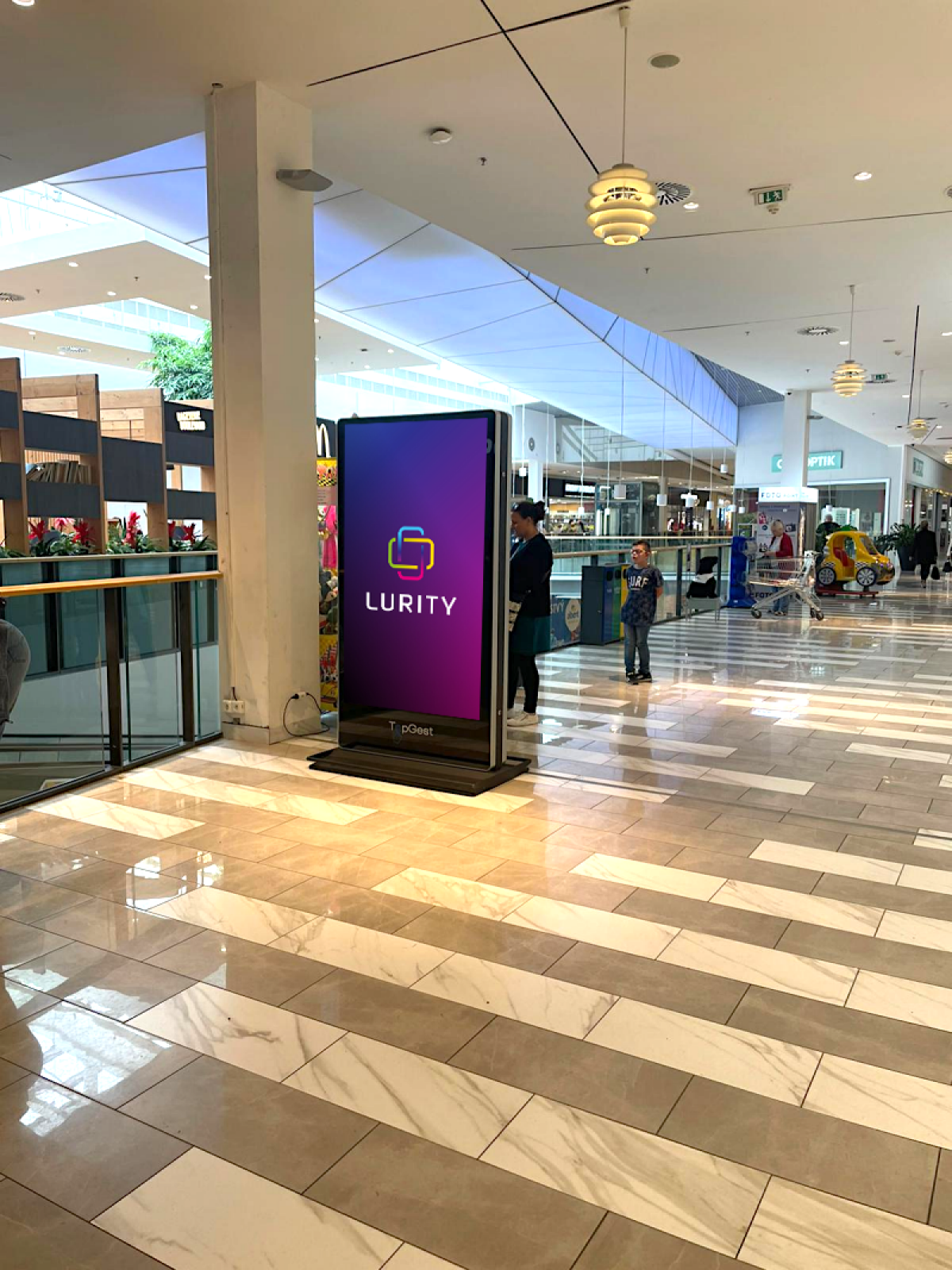 OC Central - 2NP. Albert 2 — DOOH-Bildschirm in Nákupní centrum Central Most, Most