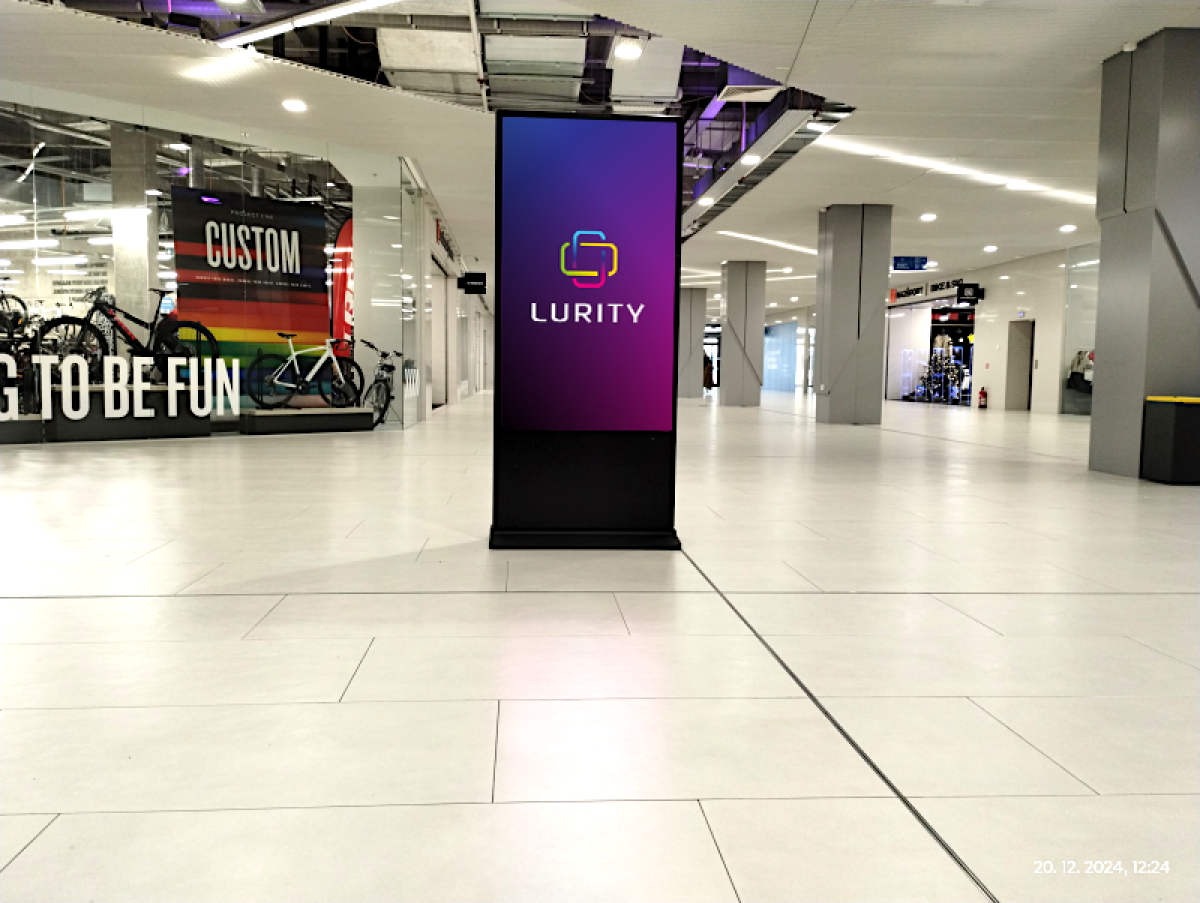 OC Tehelko 1B Požičovňa a servis — DOOH-Bildschirm in OC Tehelko, Bratislava