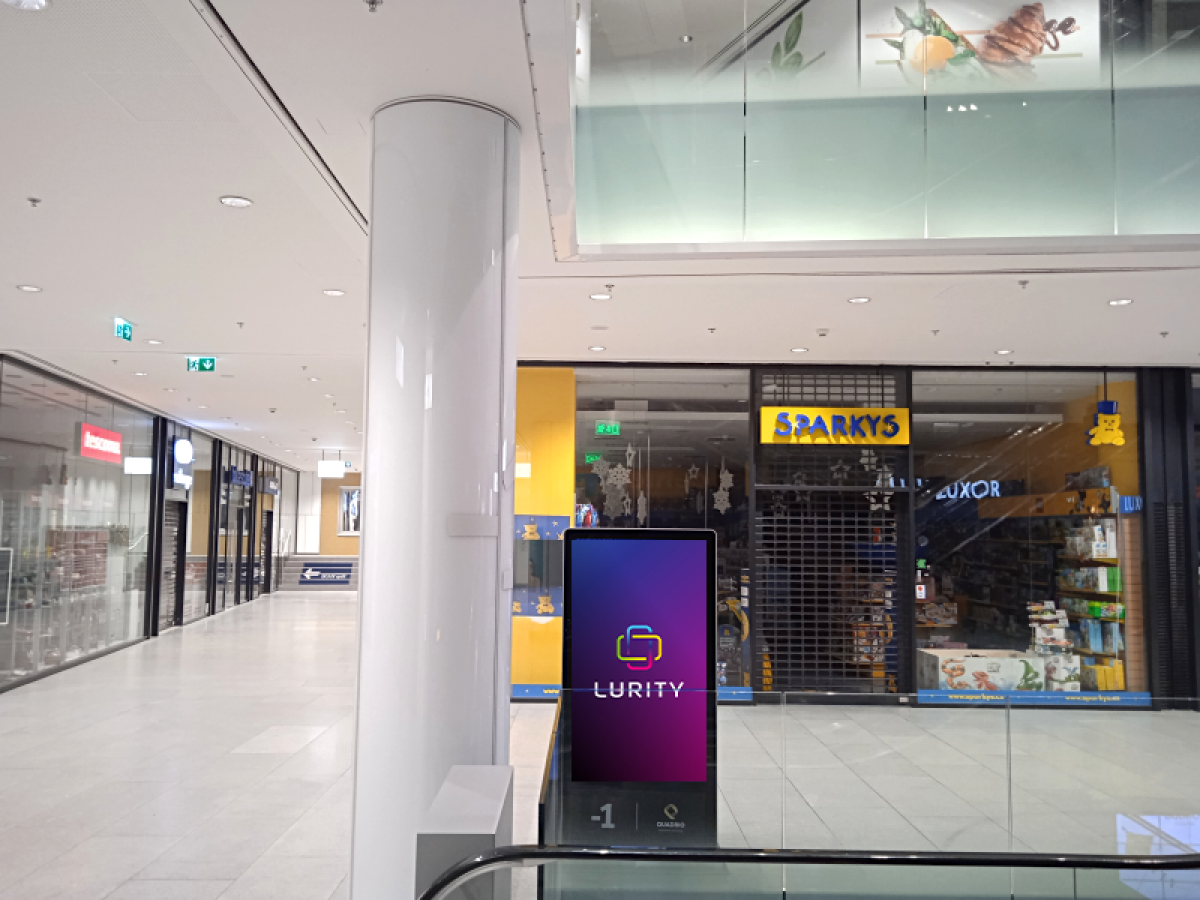 Quadrio -1 Sparkys záď — DOOH-Bildschirm in Quadrio Shopping Station, Praha