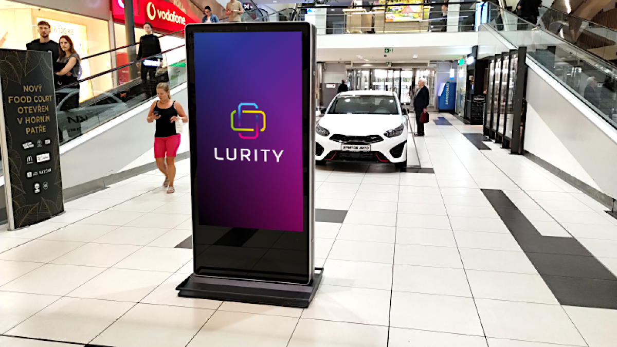 Futurum HK - Guess 1B — DOOH obrazovka v Nákupní centrum Futurum Hradec, Hradec Králové