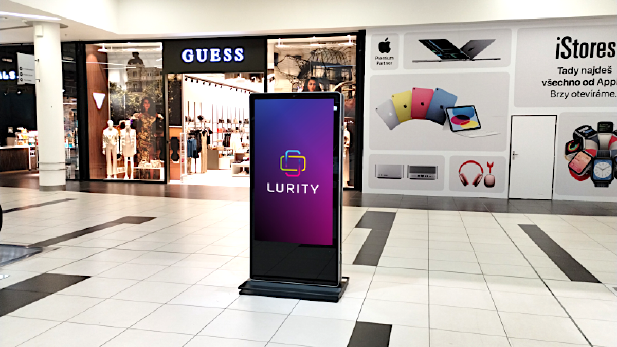 Futurum HK - Guess 1A — DOOH obrazovka v Nákupní centrum Futurum Hradec, Hradec Králové