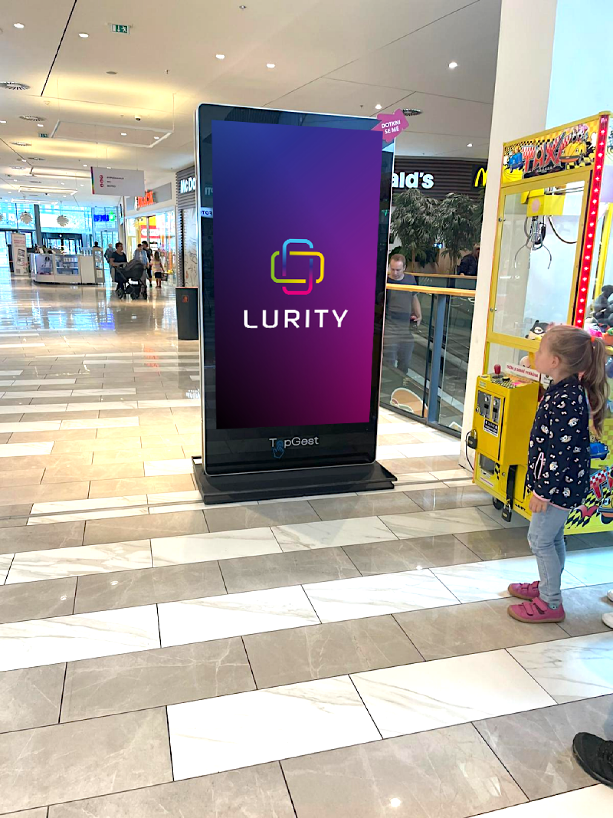 OC Central - 2NP. Albert — DOOH-Bildschirm in Nákupní centrum Central Most, Most