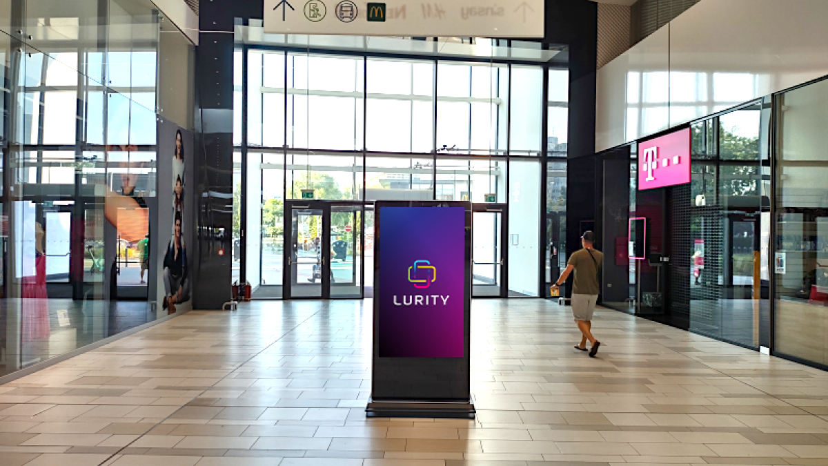 OC Galéria Bratislava Petržalka 2B — DOOH-Bildschirm in OC Galéria Petržalka, Bratislava